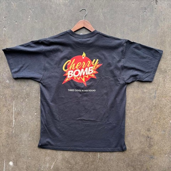 Vintage 3 Olives Vodka Cherry Bomb Alcohol T-shirt Size XL - Picture 1 of 6